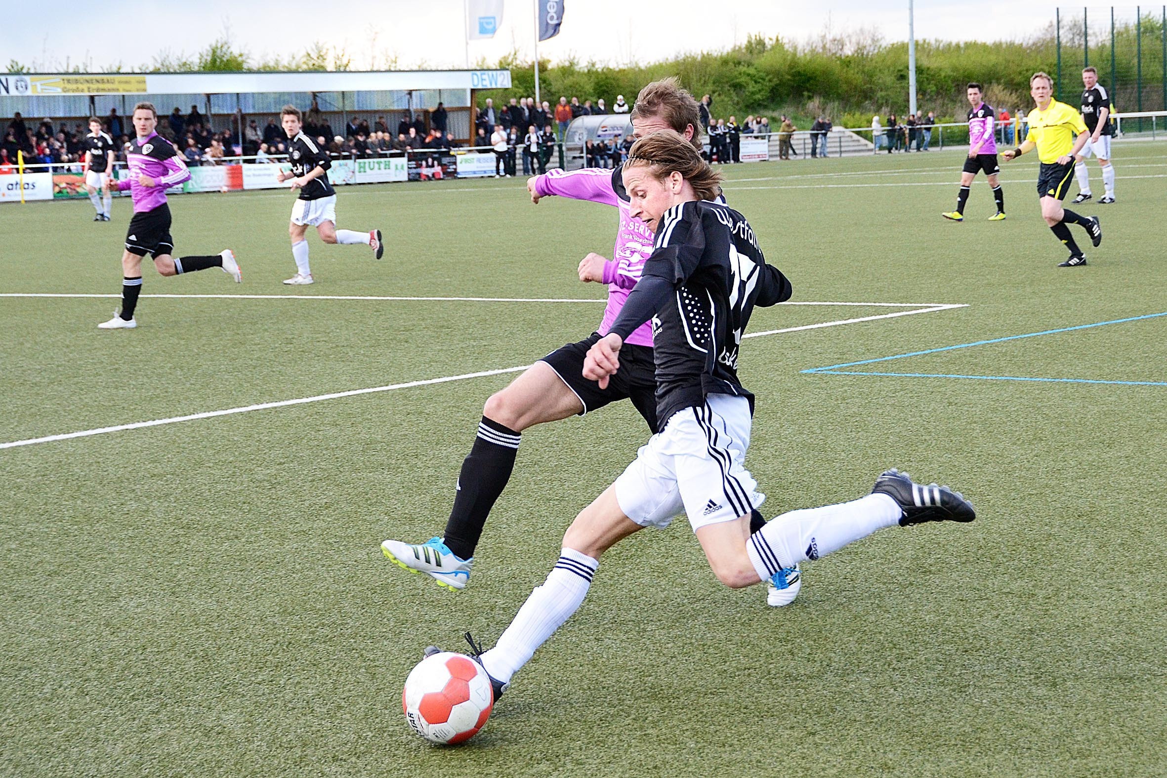 Wickedes Benedict Zwahr (vorne) zählte zu den wenigen Westfalia-Spielern, die am Sonntag annähernd in Normalform spielten.