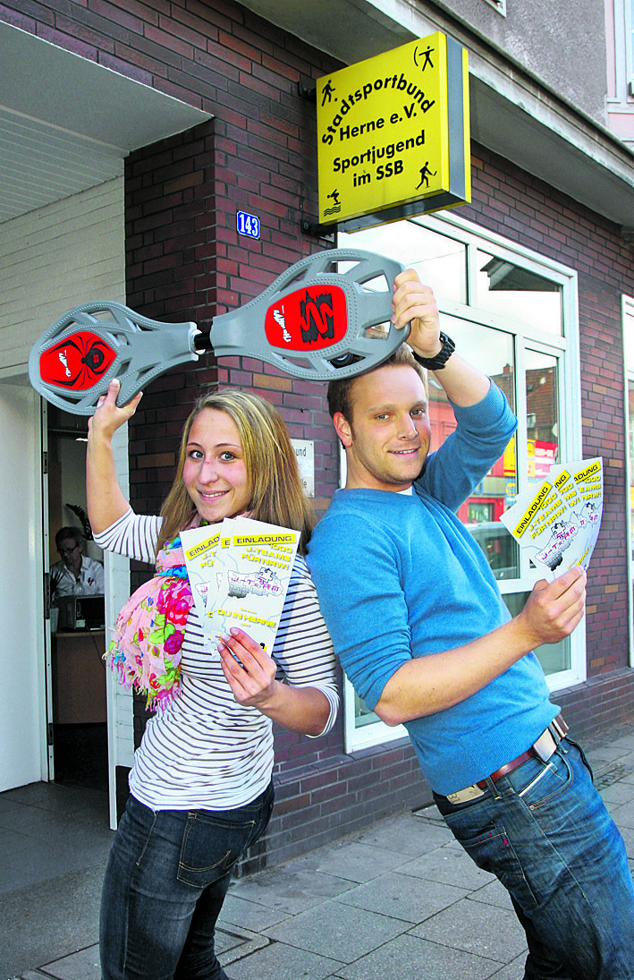 Katharina Eichenhorst und Markus Bitter freuen sich auf engagierte junge Menschen. Foto: Erler