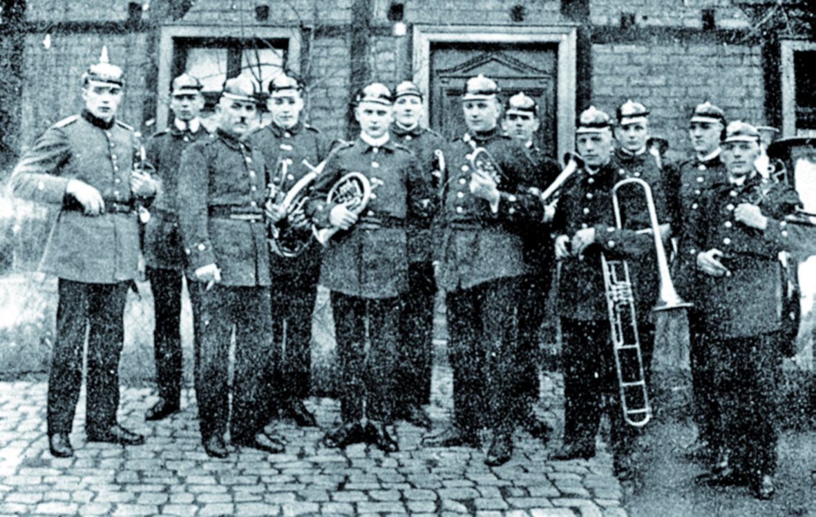 Der Grundstein für das heutige Horneburger Blasorchester wurde gelegt, als sich im Jahr 1922 Mitglieder des Spielmannszuges der Freiwilligen Feuerwehr Horneburg zur Gründung einer Blaskapelle entschlossen. Foto: Dorfarchiv Horneburg