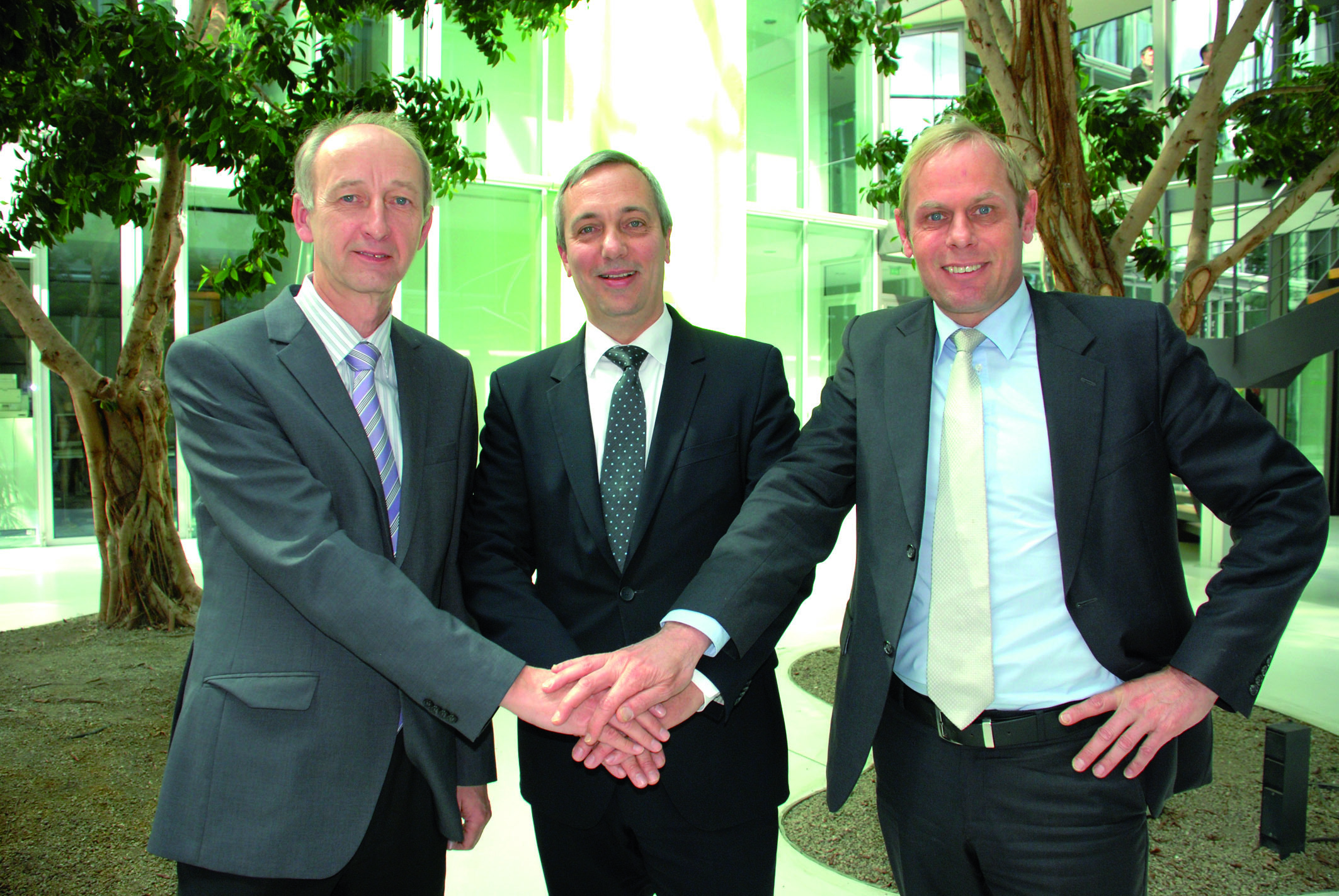 Blicken zufrieden zurück und zuversichtlich nach vorne (v.l.): Rainer Pennekamp, Dr. Udo Brockmeier und Uwe Benkendorff von den Stadtwerken Düsseldorf.
