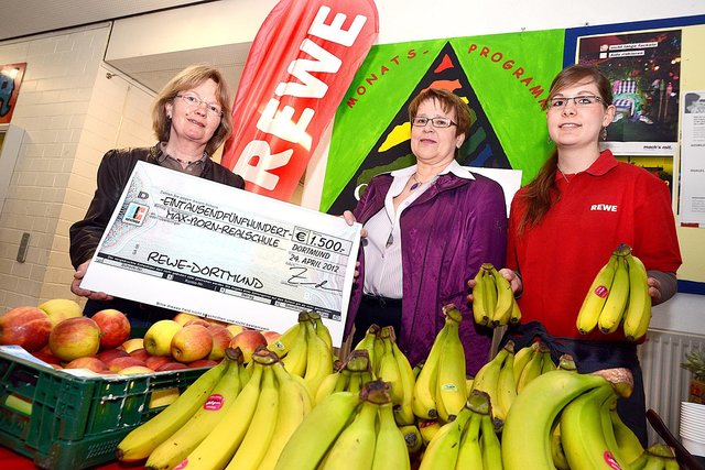 Frisches Obst gehört auch zum Café-Angebot - der Rewe sei Dank. Der Kooperationspartner spendete zur Eröffnung des Pausencafés zudem 1500 Euro.