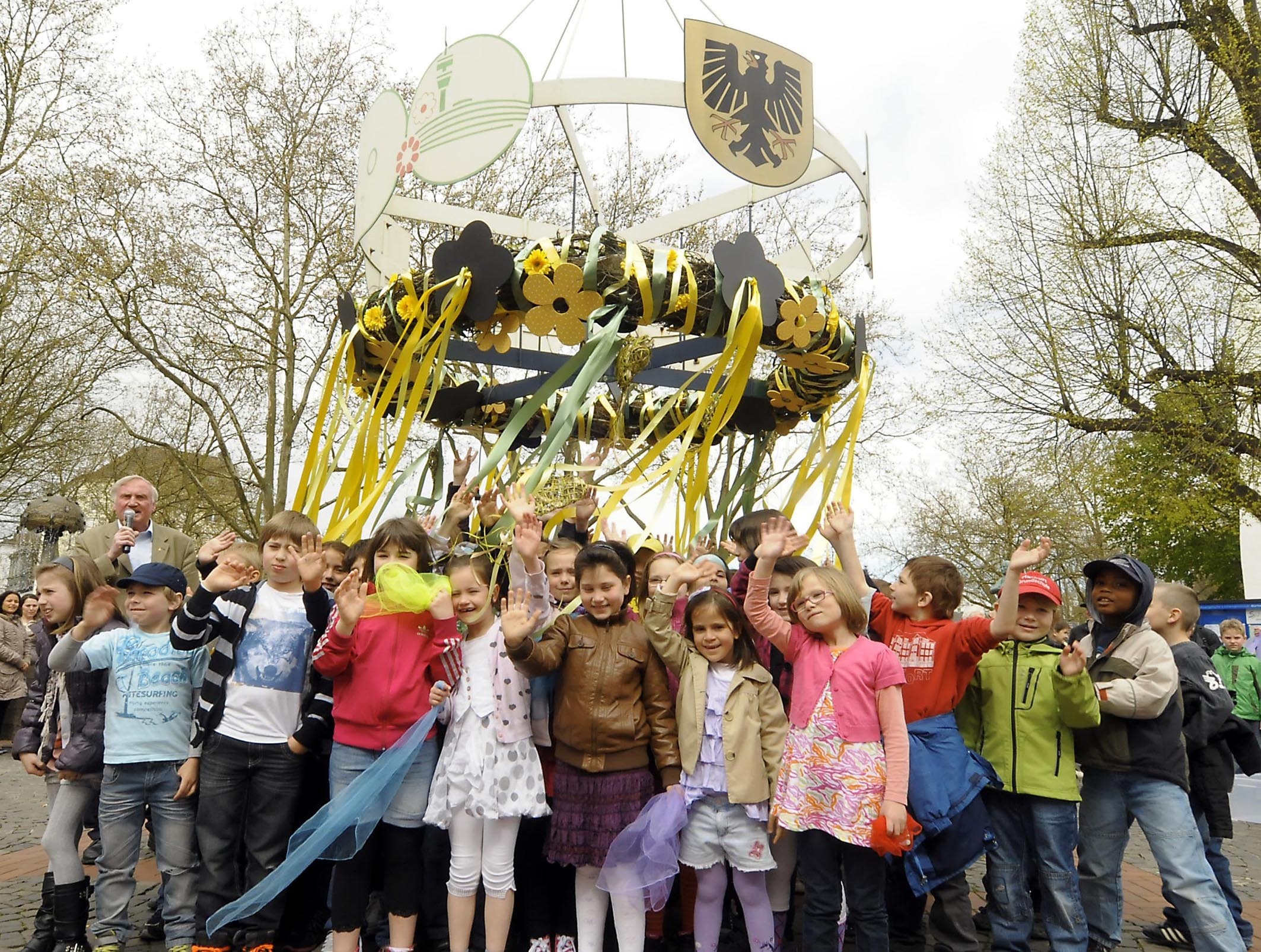 Mit Mailiedern, Tänzen und einem Rap begrüßten die Kinder den Frühling...