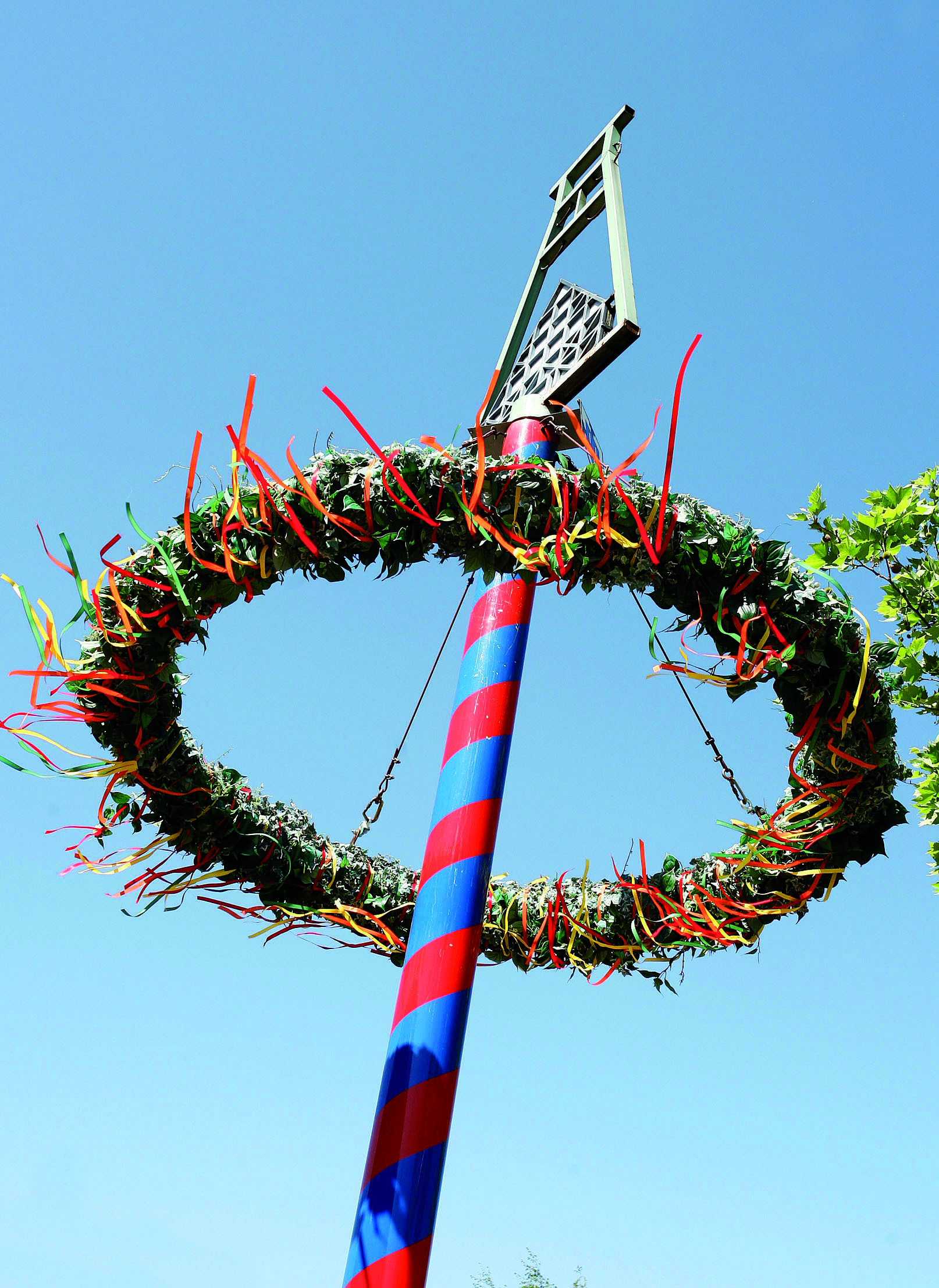Rund um den Maibaum warten wieder zahlreiche Aktivitäten auf die Bottroper. Am 30. April und 1. Mai ist einiges los. Foto: Kappi