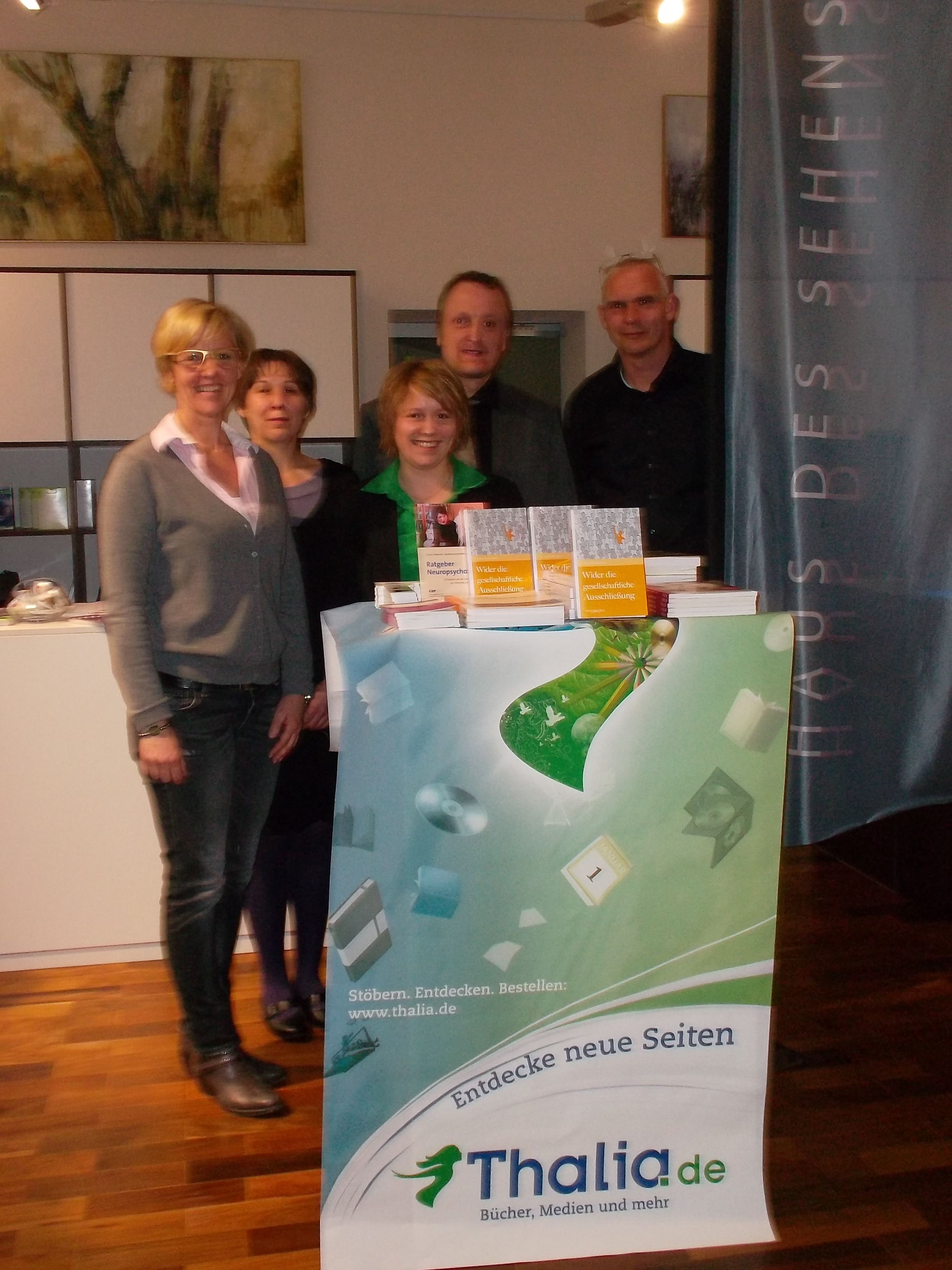 v.l.: Andrea Schiller (Haus des Sehens), Ira Schilling (Thalia-Buchhandlung, Landau), Christine Kasus (Haus des Sehens), Dr. Carsten Rensinghoff (Autor), Martin Mütsch (Haus des Sehens)