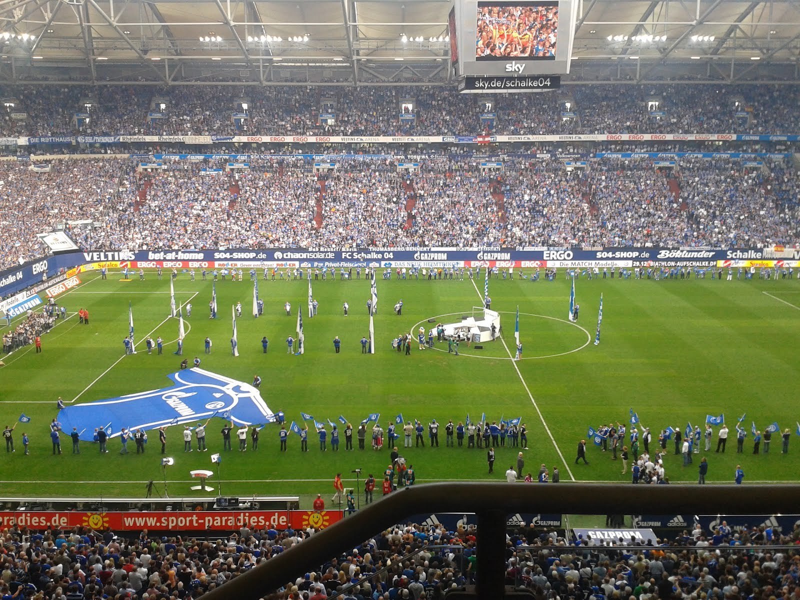 Nach dem Schlusspfiff wurde ein denkwürdiger Rahmen für die zu verabschiedenen Spieler erstellt.