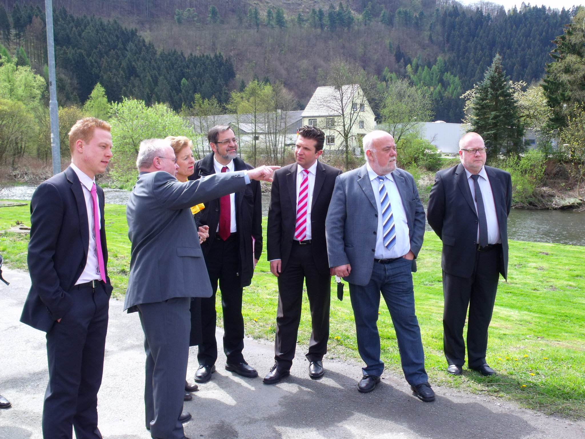 v.l.n.r.: Matthias Wershoven, Bürgermeister Siegfried Griebsch, Minsterin Dr. Angelica Schwall-Düren, die Landtagskandidaten Michael Scheffler und Gordan Dudas - sowie Ratsfraktionschef Cornelius Böttcher und der Vorsitzende der SPD Werdohl Andreas Späinghaus