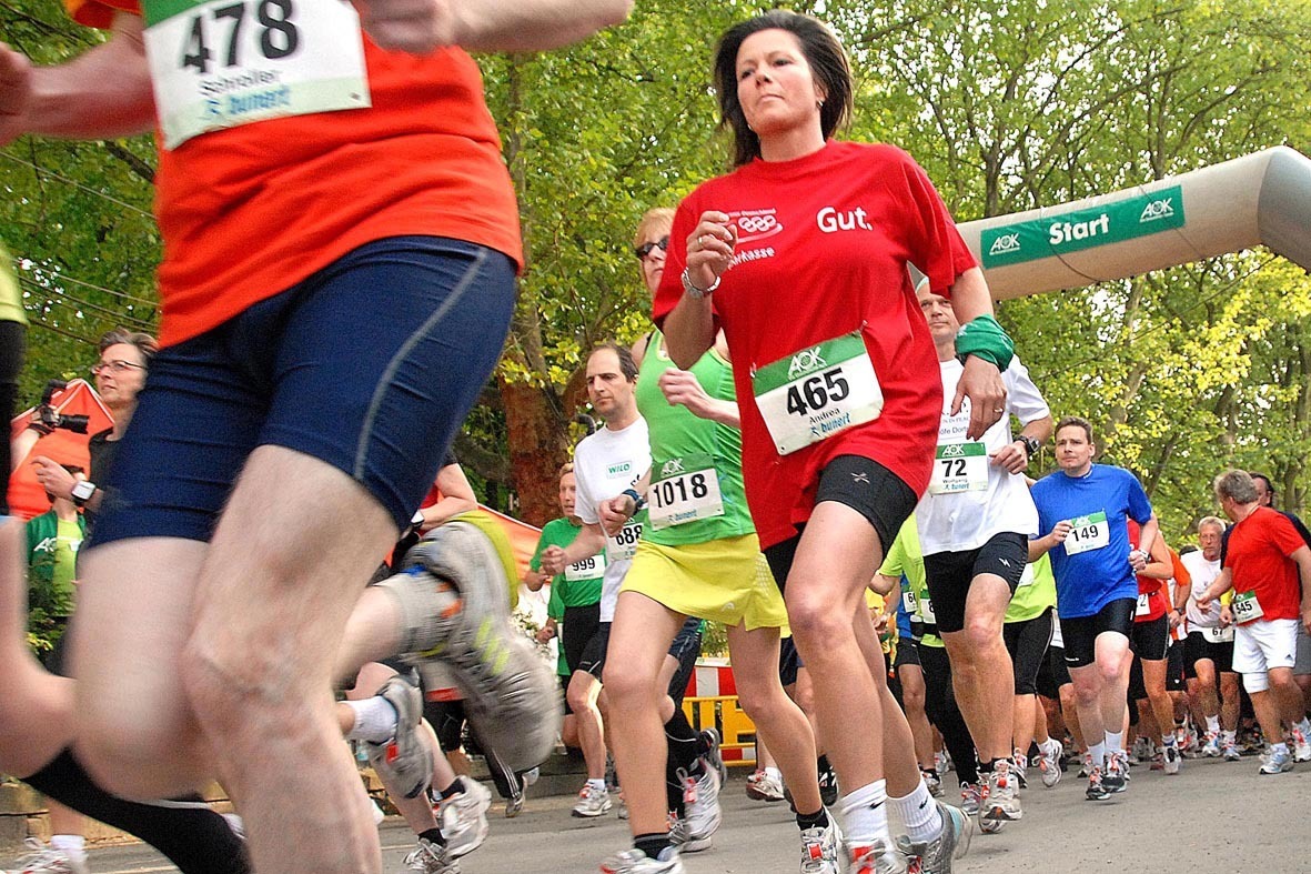 Insgesamt 1136 Läuferinnen und Läufer gingen im vergangenen Jahr 2011 beim 3. AOK Firmenlauf an der Galopprennbahn in Wambel an den Start. Ein Rekordergebnis.