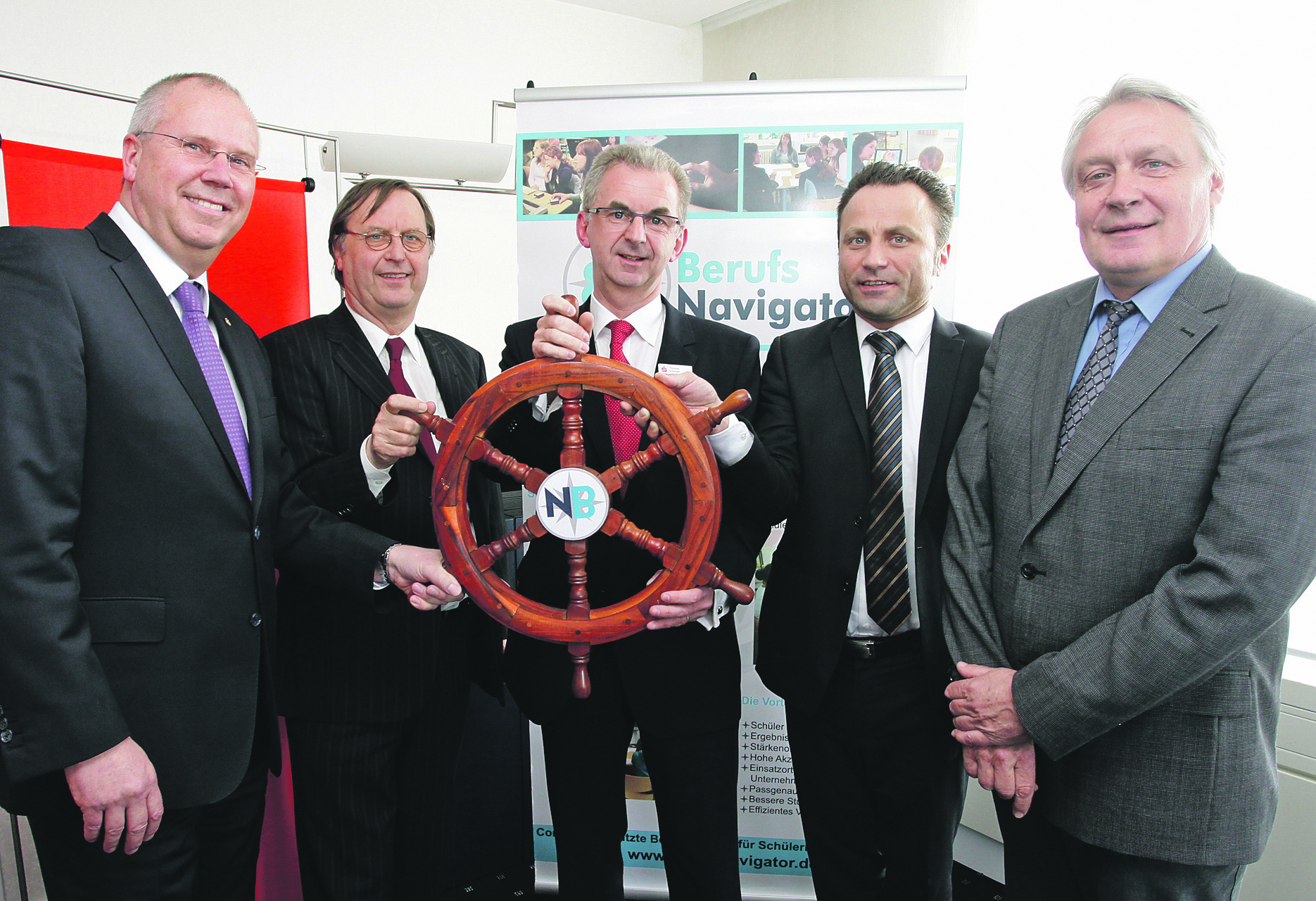 Ulrich Niesing, Jügen Hort, Thomas Schmidt, Dominik Blechschmidt und Reinhard Schönfeld (v.l.) hoffen, die Wege der Schüler durch den Berufsnavigator in die richtige Bahn zu lenken. Foto: Kappi