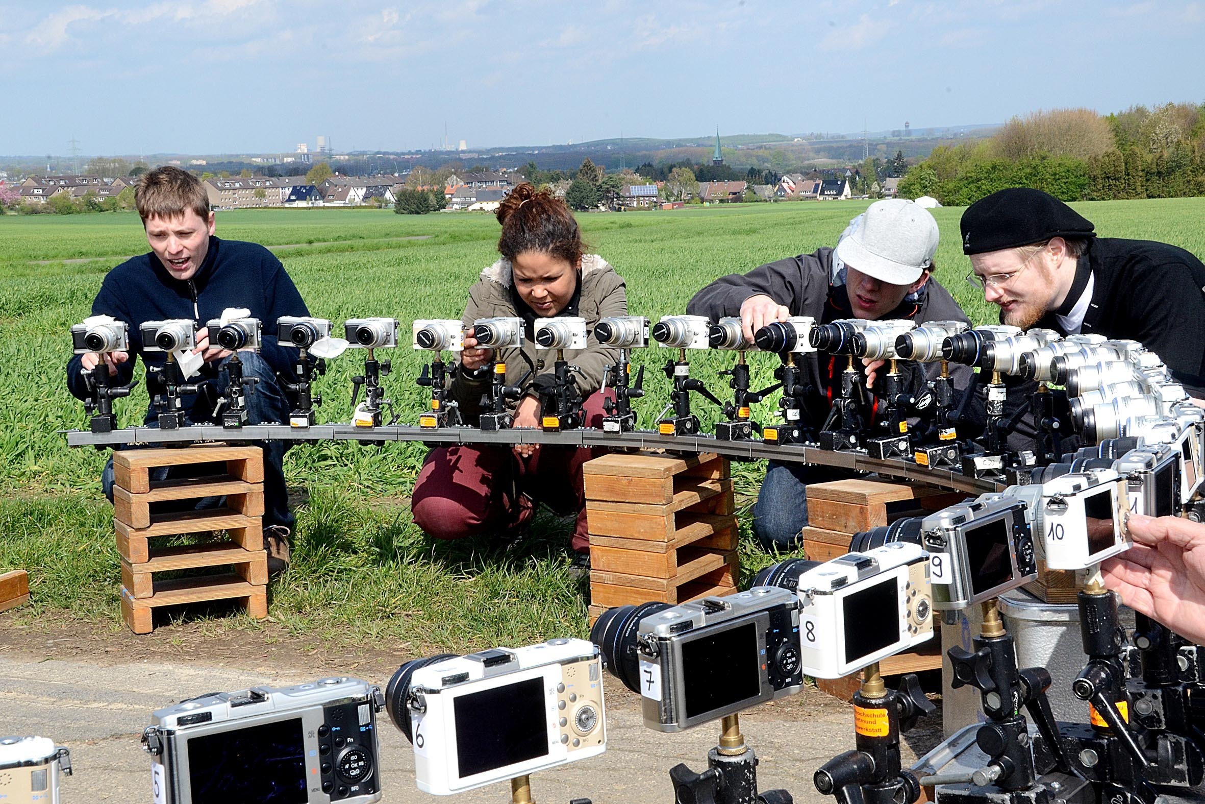 40 Kameras müssen synchronisiert werden, damit später alles klappt: Beim Dreh des Kurzfilms „In einem Augenblick“ in Asseln nutzt das Team die Bullet-Time.