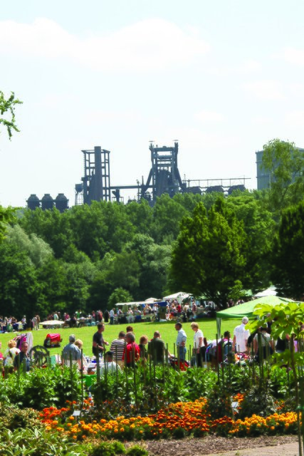 Ein Trödelmarkt der Extraklasse vor einer grandiosen Industriekulisse - das ist nur ein Publikumsmangnet des Westfalenparks. Das Halbjahresprogramm bis zu den Sommerferien bietet für jeden Geschmack etwas.