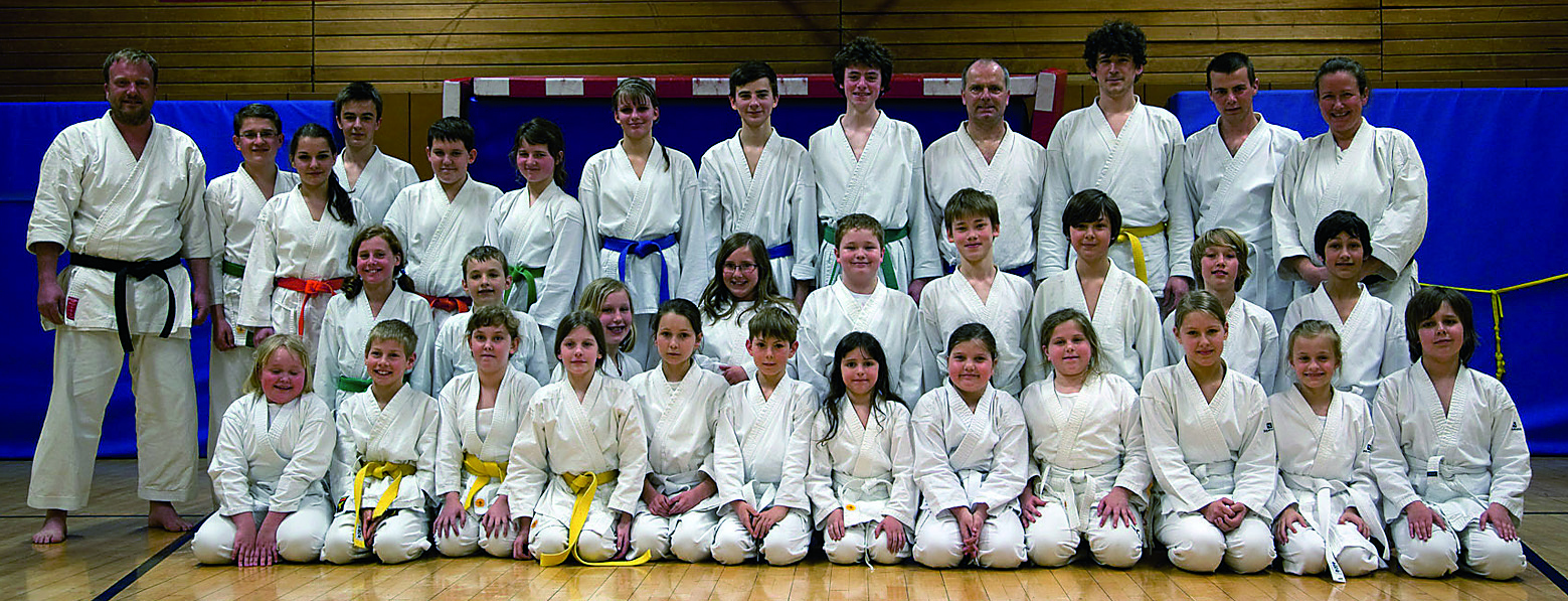 Insgesamt 32 Karateka nahmen an der Karateprüfung teil.