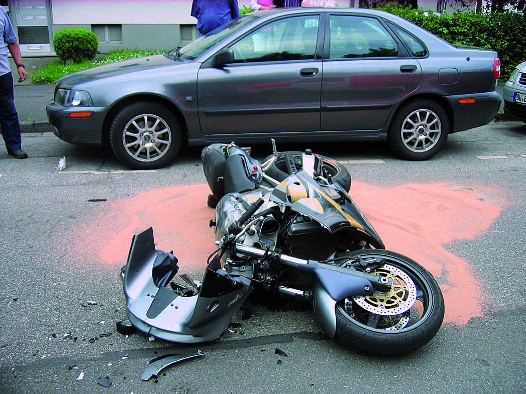 Der Motorradfahrer wurde schwer verletzt in eine Spezialklinik nach Duisburg gebracht.