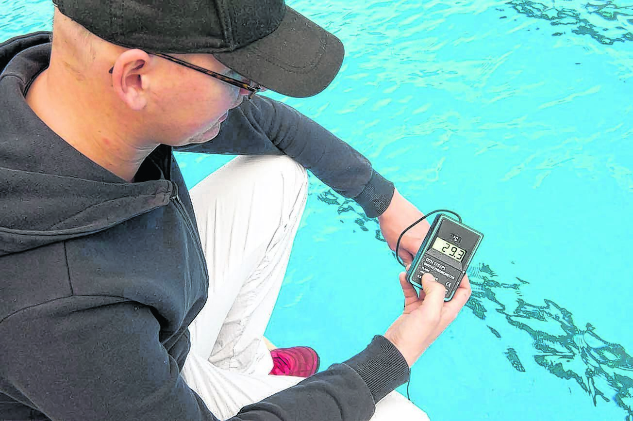 Bei knapp 30 Grad lässt es sich im Schwimmerbecken des Freibades gut Kraulen. Foto: Winkler
