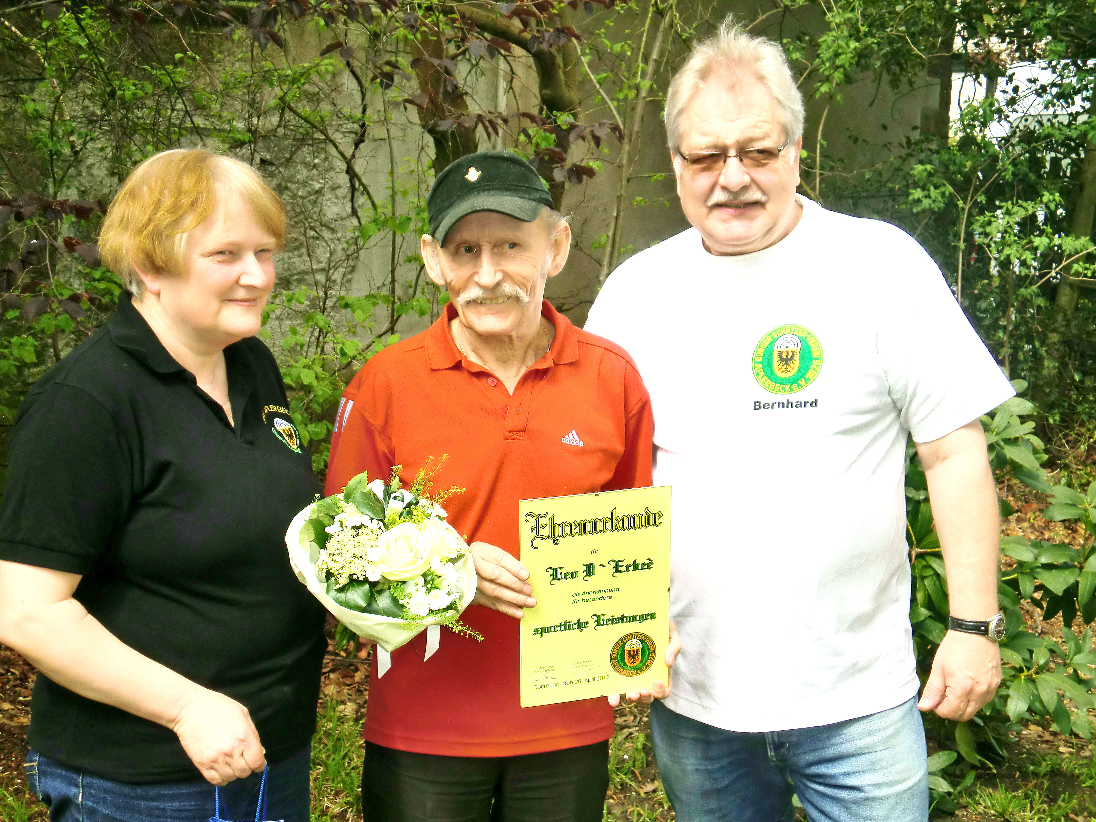 Wurde vom BSV Aplerbeck als erfolgreichstes Mitglied ausgezeichnet: Leo D´ Erbeé (Mitte).