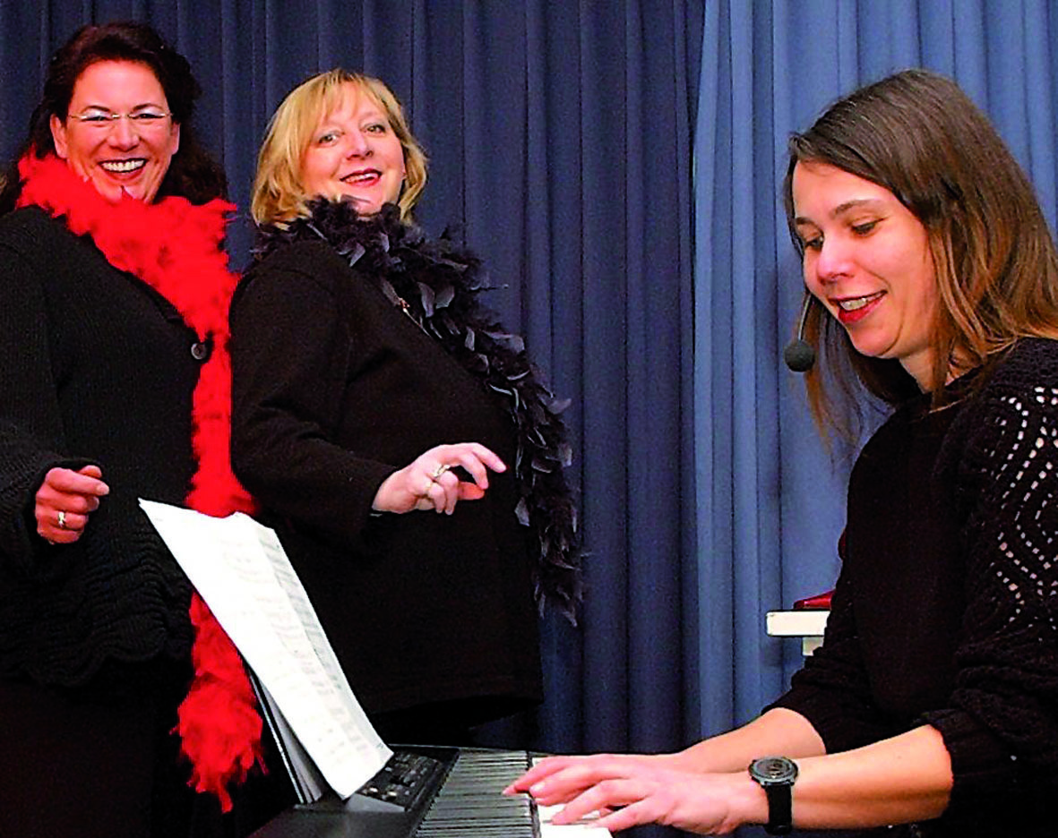 Martina Jägel, Brigitte Sowada und Christina Köhn sind „Ohrenschmausen“. Foto: Holger Steffe