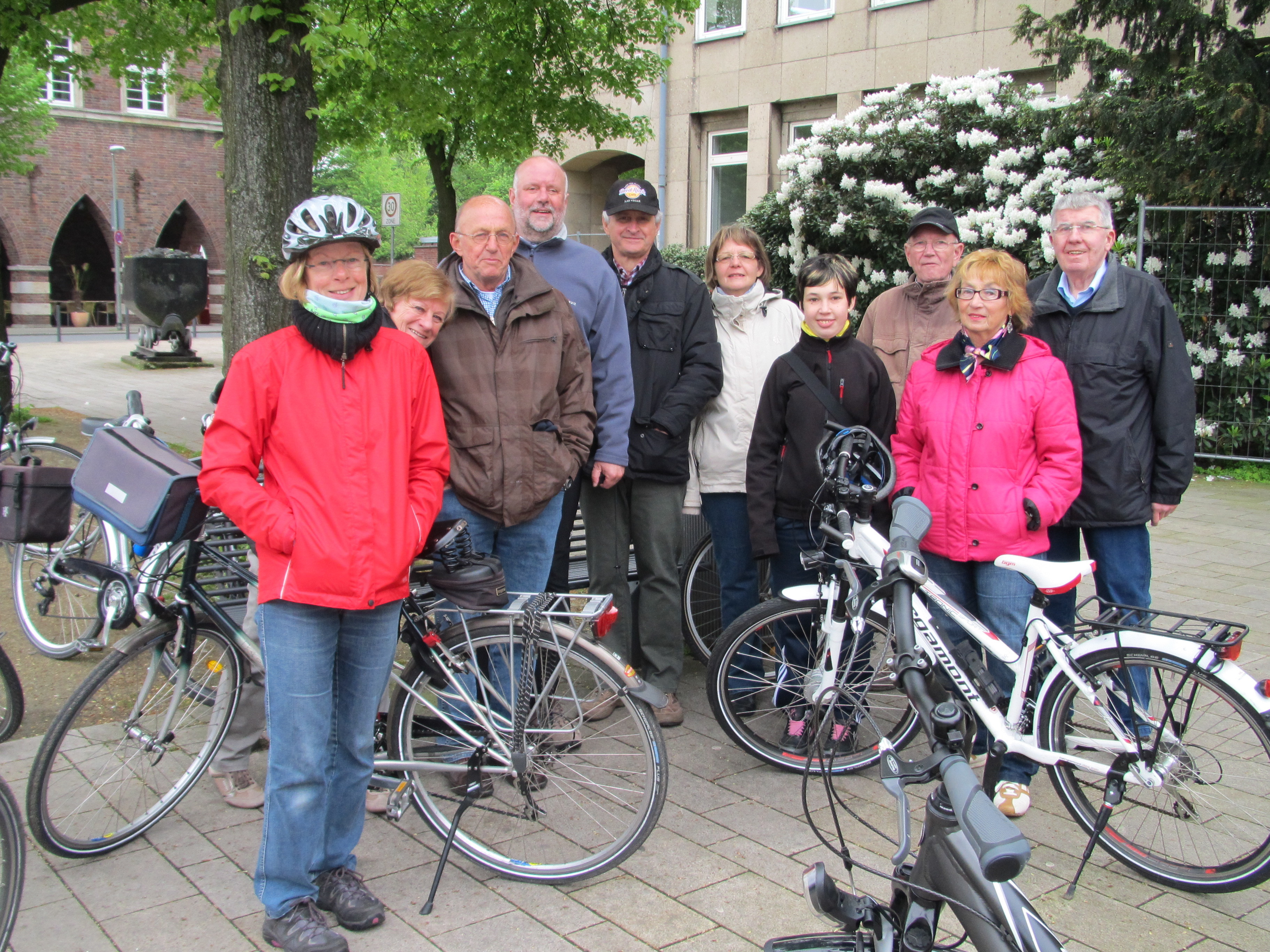 Gruppenfoto vor der Abfahrt bei 8 Grad Celsius.