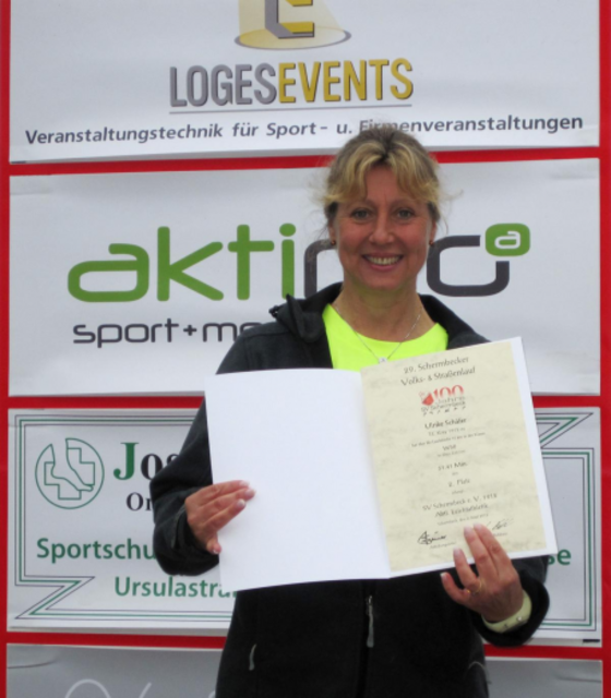 Ulrike strahlt als Zweite.