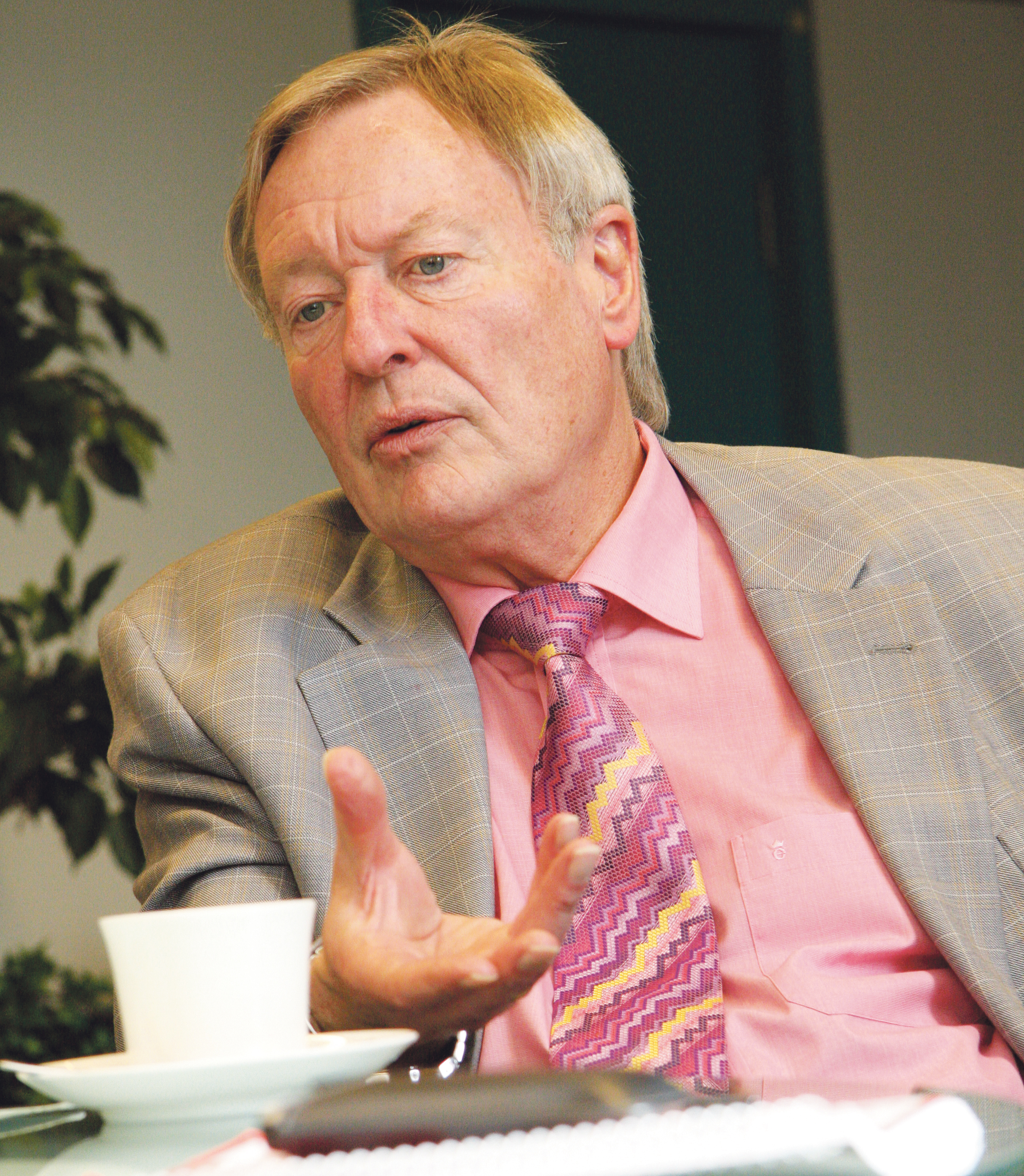 Sicherte den Opelanern seine Unterstützung zu: Bürgermeister Johannes Beisenherz. Foto: Archiv