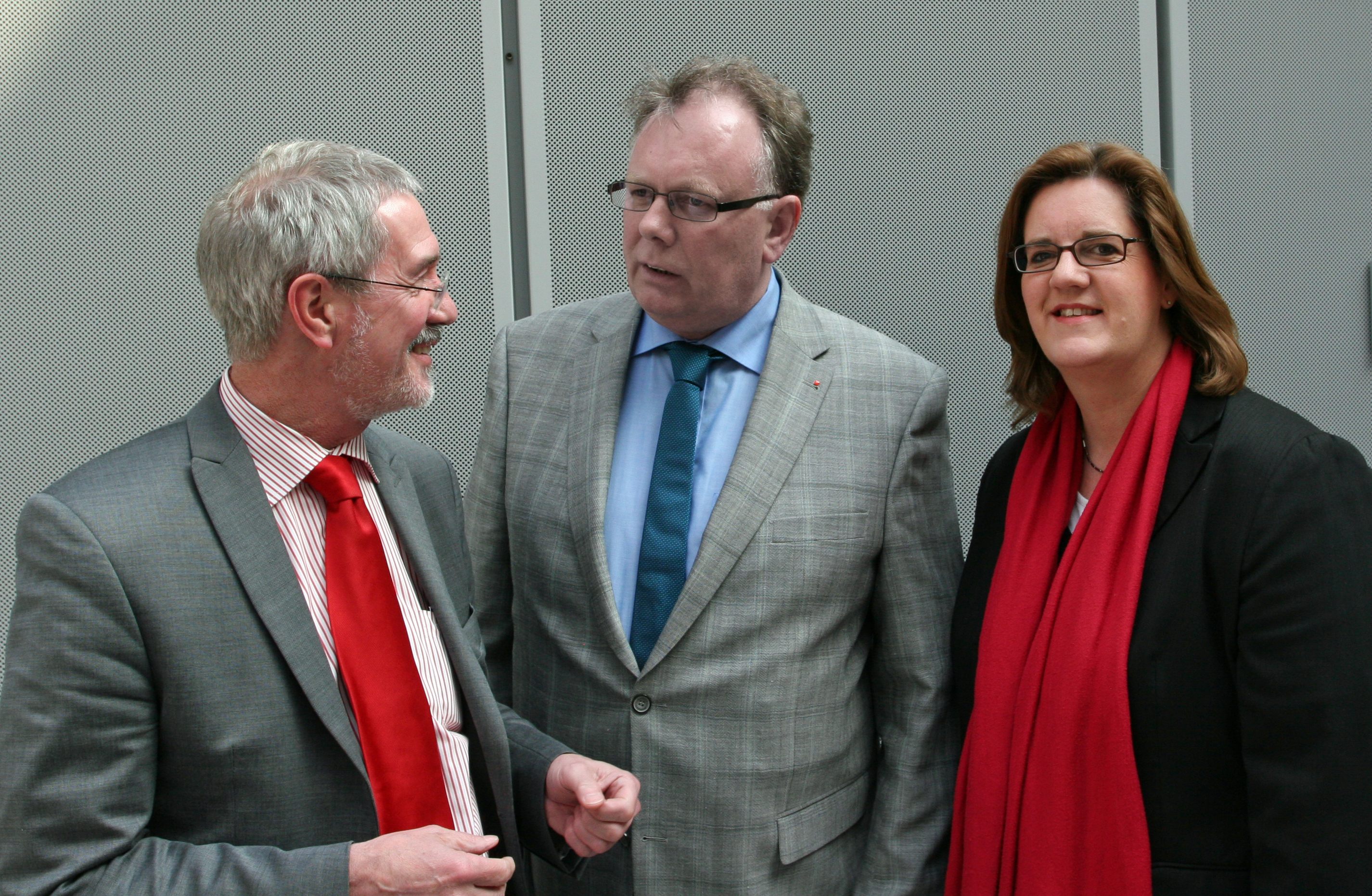 Staatssekretär Dr. Günter Horzetsky, Volker Münchow und Kerstin Griese MdB im Gespräch zum Lückenschluss der A44