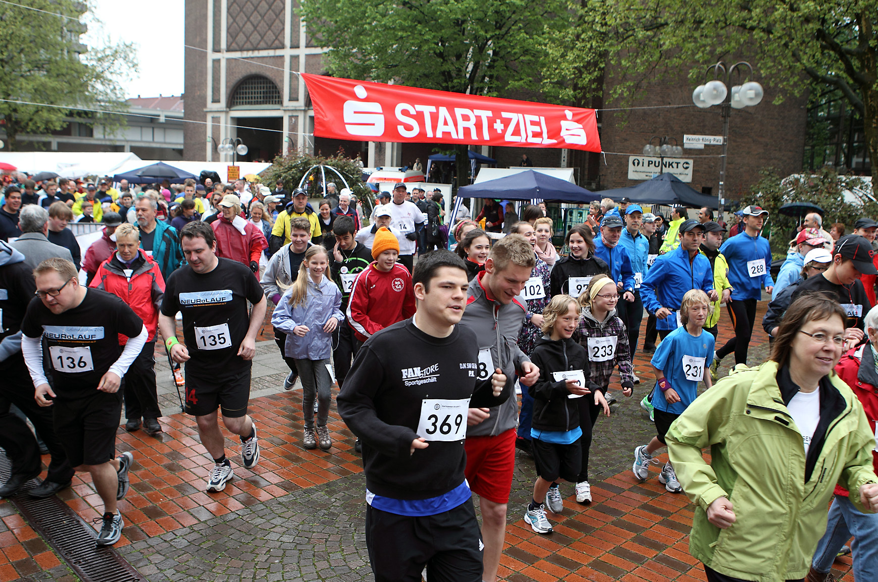 Gelsenkirchen ist fit! Der 4. Gelsenirchener NEURoLAUF wurde gut angenommen. Trotz des nicht so tollen Wetters.