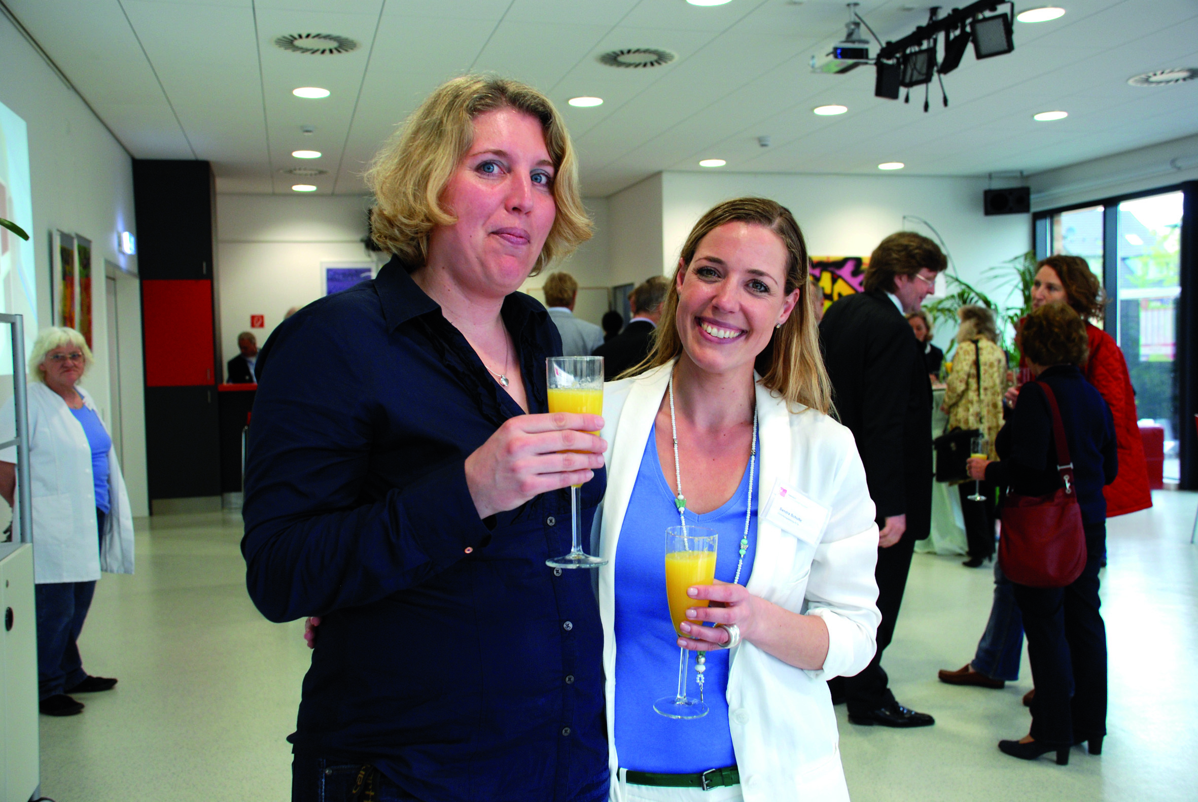 Gemeinsame Gastgeber: JFE-Leiterin Susanne Weckop (l.) und Kita-Leiterin Sandra Schulte.