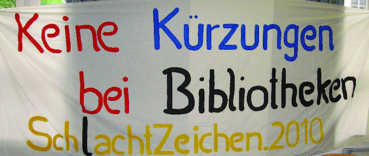 Eindeutige Forderungen und Anspielungen auf das Kulturhauptstadtjahr 2010, das bereits Anfang 2011 von den alternativen Wählervereinigungen versorglich und symbolisch zu Grabe getragen wurde, dominierten in der Zeche Helene. Foto: Tajnsek