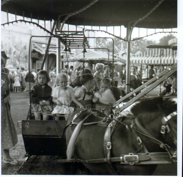 auf der Kirmes 1954