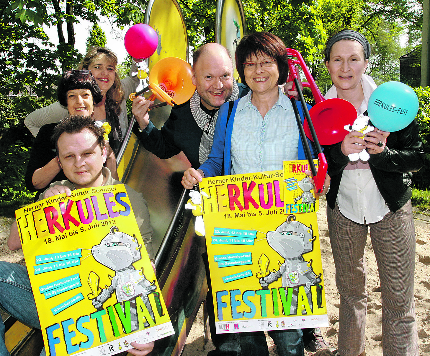 Sie wollen Kinder auf dem Pfad in die Kulturwelt mitnehmen (v.l.):Thomas Schröder, Karin Hilmar (Projektkoordinatorin Jugendkunstschule), Kirsten Büttner (Emschertal-Museum), Christian Ribbe (Leiter Städt. Musikschule), Ingrid von der Weppen (Leiterin der Kinder- und Jugendbibliothek) und Andrea Prislan (Emschertal-Museum).Foto: Erler