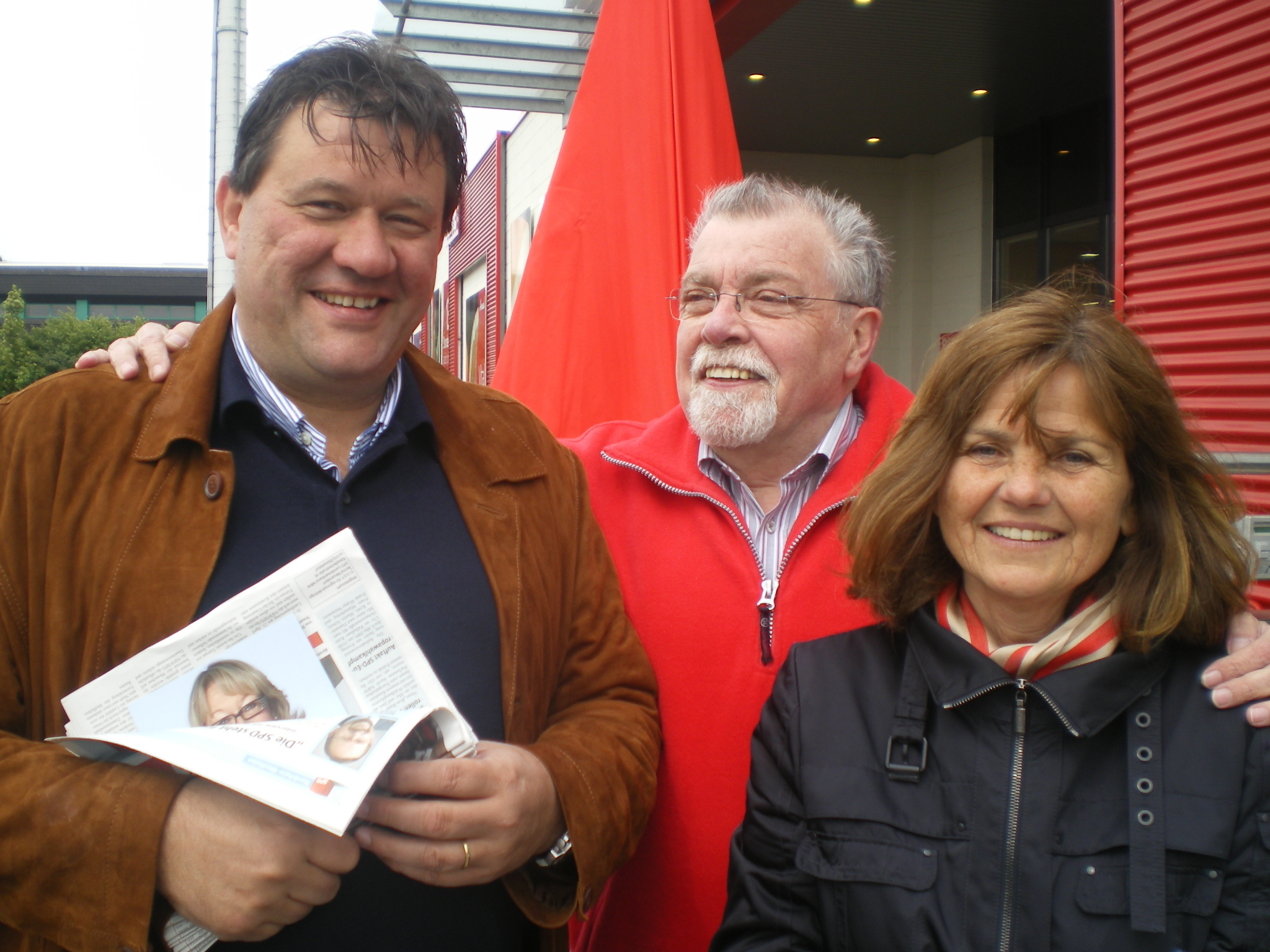 Blicken hoffnungsvoll auf den Sonntag - Landtagswahl in NRW. Achim Schrecklein, Hans-Willi Niemeyer und Brigitte Hartwich von der Rhader SPD