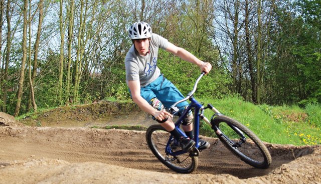 Matthias Kooke hat Spaß auf dem Pumptrack themomentum.500px.com