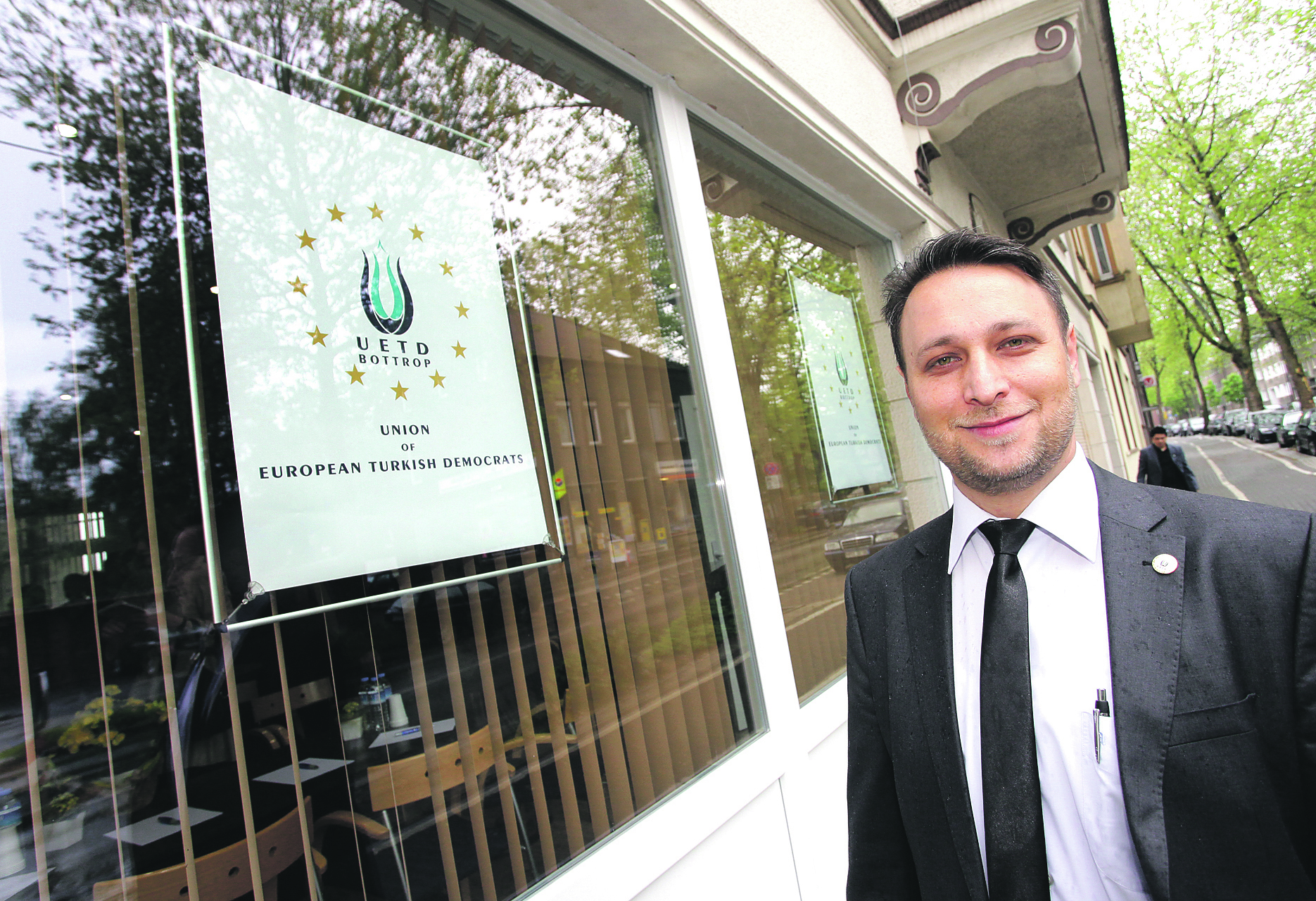 Ramazan Korkmaz ist der Vorsitzende der UETD in Bottrop. Das Büro an der Prosperstr. 102 will Anlaufstelle für die hier lebenden Türken sein.