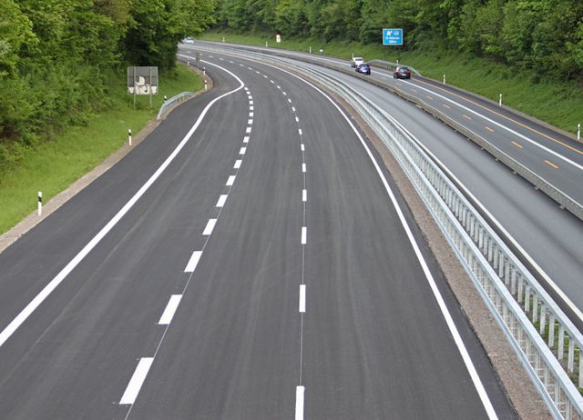 Und der Blick in Gegenrichtung. Eigentlich könnte man jetzt schon darauf fahren.