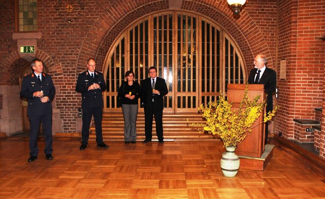 Kalkars Bürgermeister Gerhard Fonck empfing die Tagungsteilnehmer, unter anderem auch Generalmajor Joachim Wundrak (links) und Oberst i. G. Olaf Holzhauer, im Rathaus