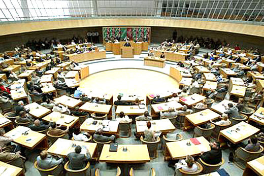 Mobiliar ist im NRW-Landtag ausreichend vorhanden, an Büros könne es wohl knapp werden, befürchten Insider.