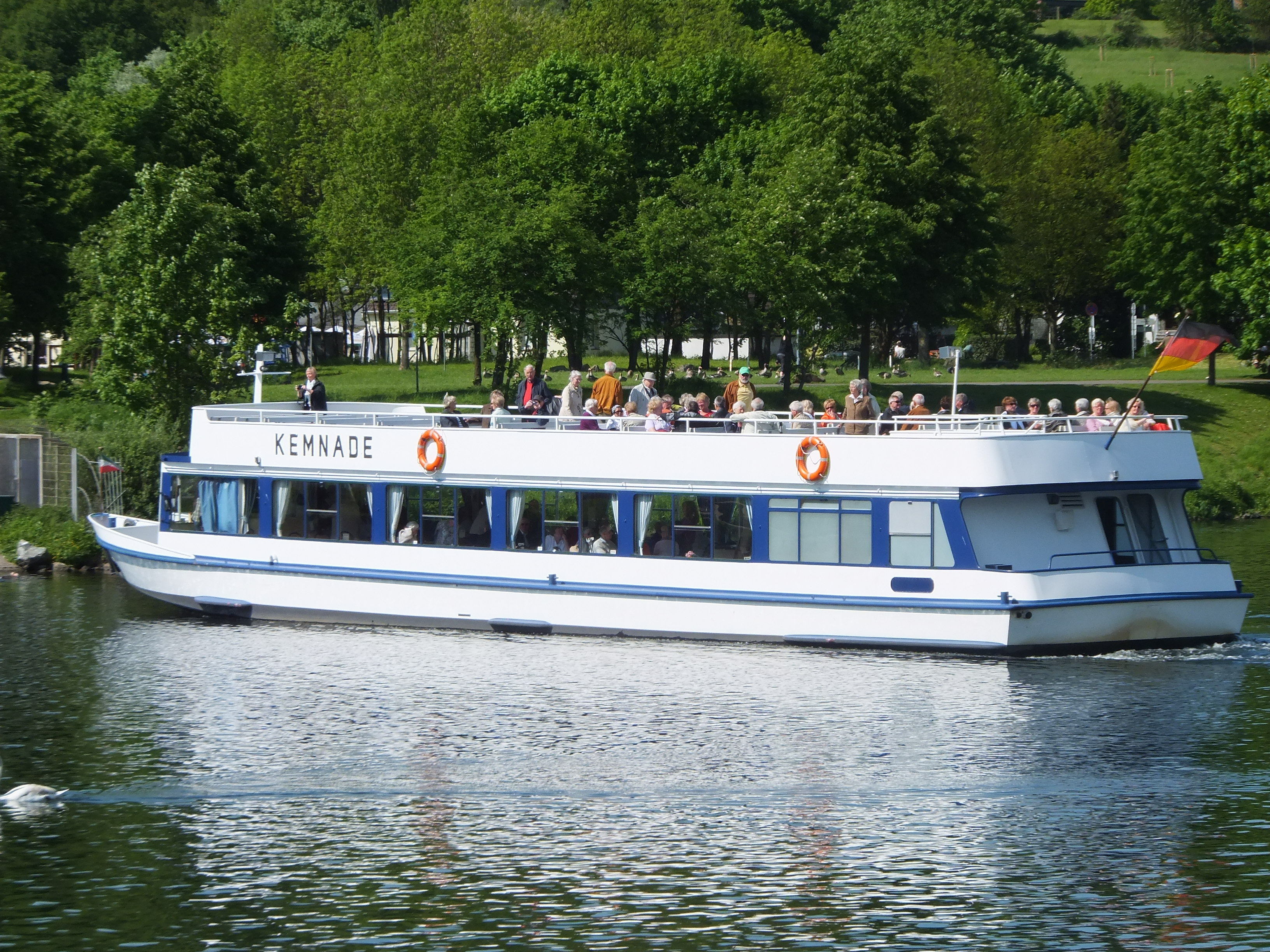 Immer sehr beliebt. So eine Rundfahrt mit der Kemnade über dem See.