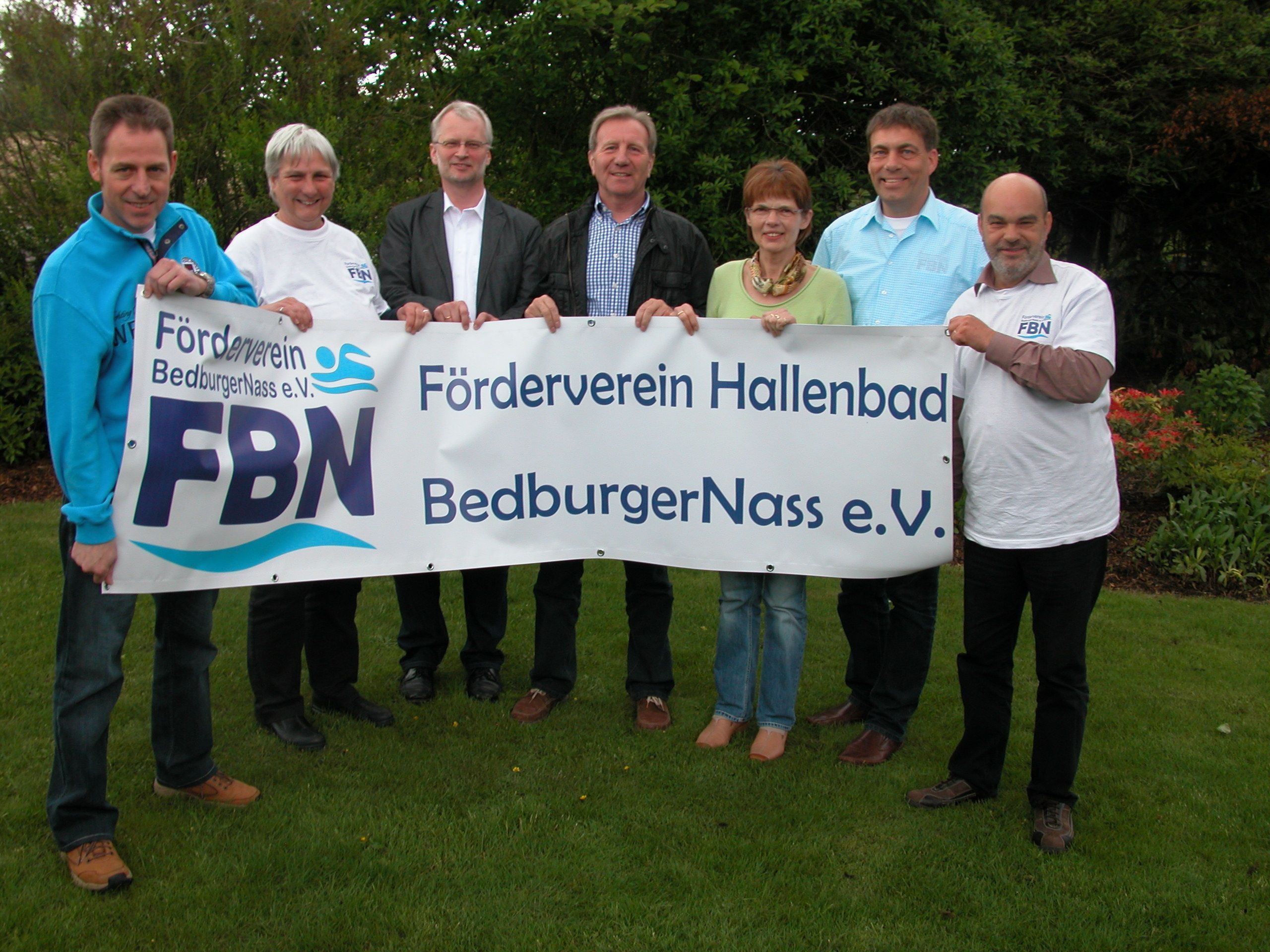 Das Foto zeigt (v.l.n.r.) die engagierten Ehrenamtler des Fördervereins: Willi van Beek (Beisitzer), Gaby van Meegen (Schriftführerin), Michael Zumbrägel, Heinz Seitz (Kassierer) Angelika Klein (Beisitzerin), Ralf Wolniewicz (Vorsitzender) und Günter van Meegen.