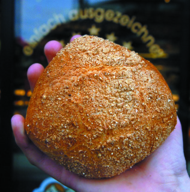 Das Brötchen ohne Namen - Kunden nennen es bereits scherzhaft das "X-Brötchen" - überzeugt durch Bissfestigkeit und Geschmack.