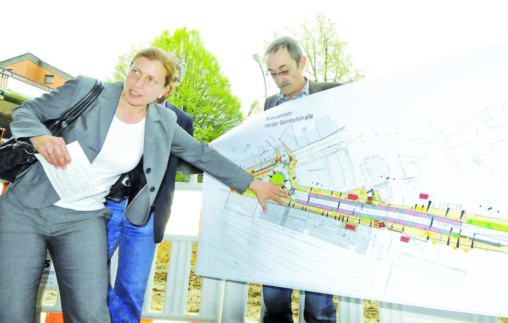 Stadtumbau Hörde: Sylvia Uhlendahl, Abteilungsleiterin beim Tiefbauamt, erläuterte, was sich alles an der Hörder Bahnhofstraße ändern wird.