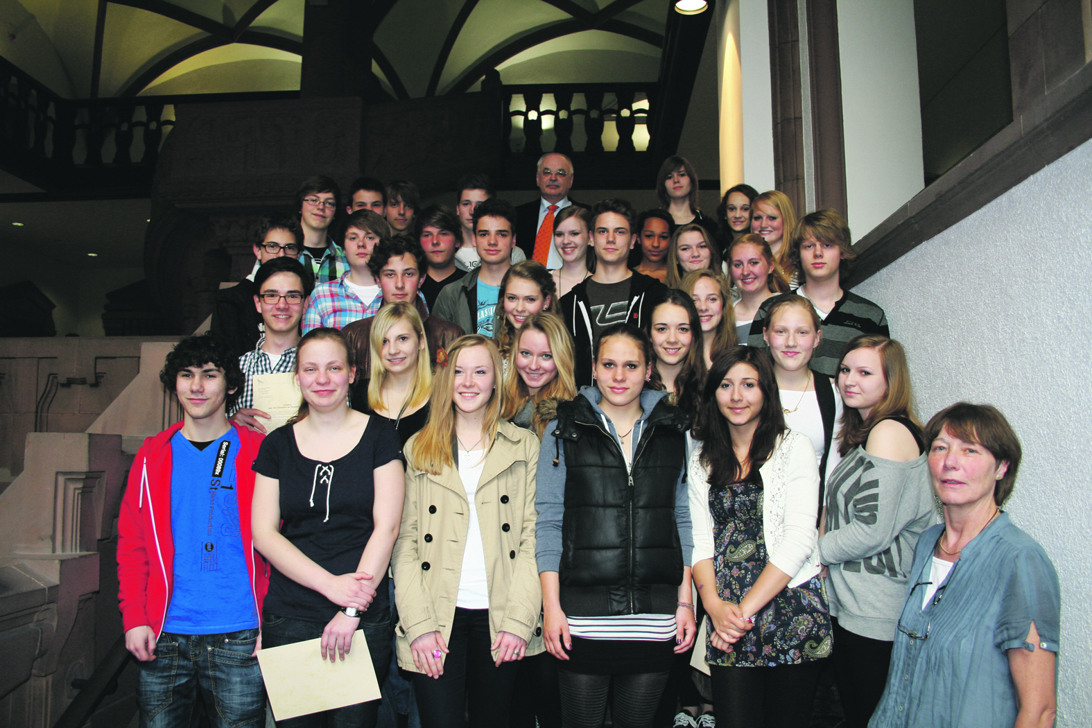 31 Schüler der 10. Stufe des Gymnasium Petrinum bekamen ein Zertifikat für die erfolgreiche Teilnahme an einem Sozialpraktikum. Foto: Stadt Recklinghausen