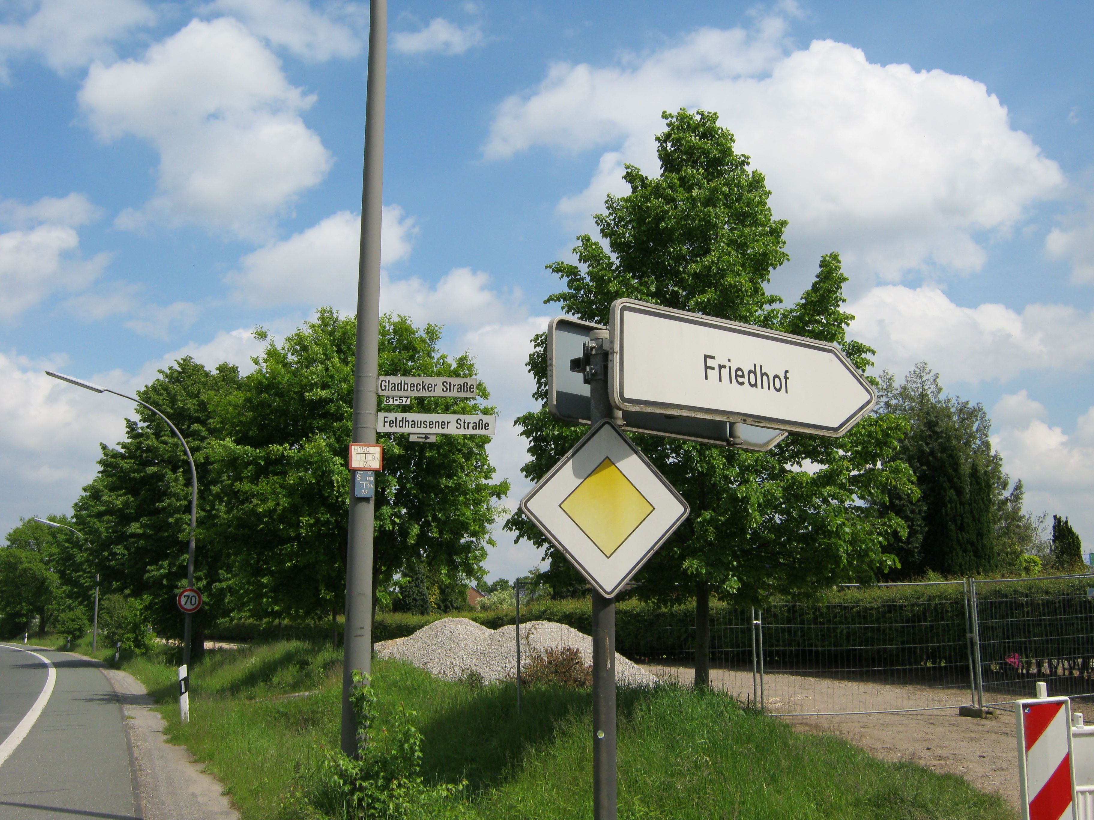30 neue Stellplätze für den St.-Agatha-Friedhof an der Gladbecker Straße