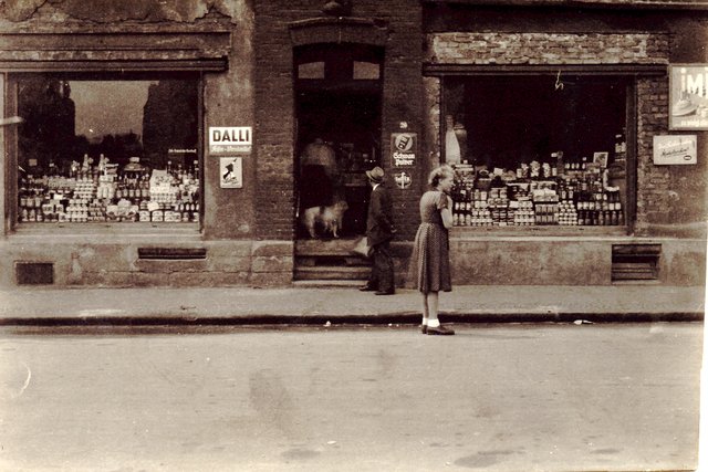 Geschäft von Gustav Kirchhoff, Siemensstr. 20, unmittelbar nach dem Krieg ca. 1945