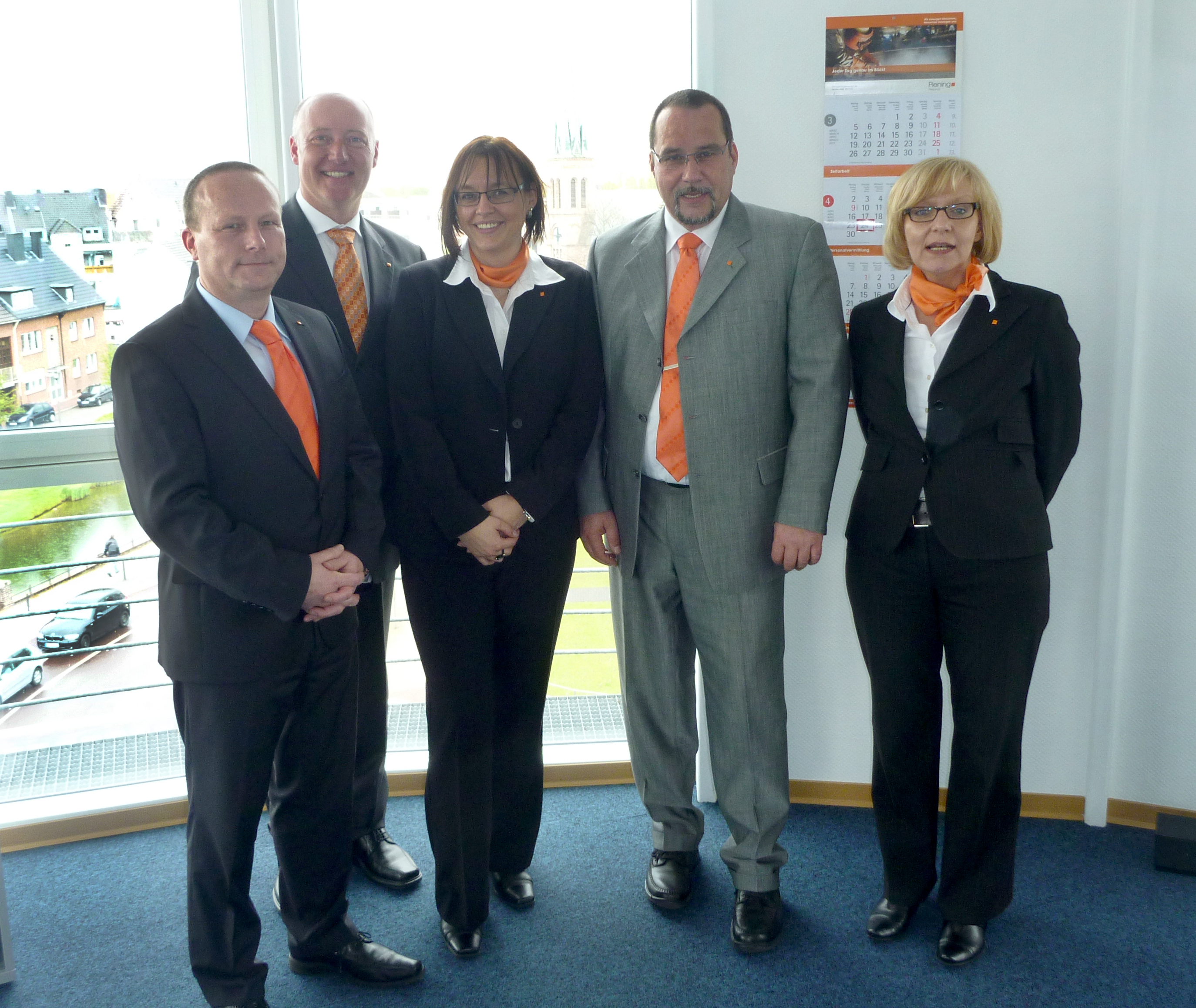 Das Team in Dorsten: (v.l.) Jens Klebert, Personaldisponent, Ulrich Schäfer, Regionalleiter, Sandra Müller, Niederlassungsleiterin, Holger Köster, Disponent Handwerk, und Ursula Mergen, Personaldisponentin.