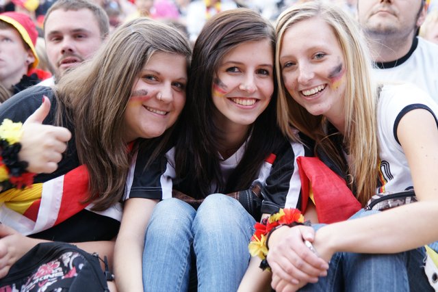 Gemeinsam macht Fußball noch mehr Spaß, wie hier bei der Weltmeisterschaft 2010.