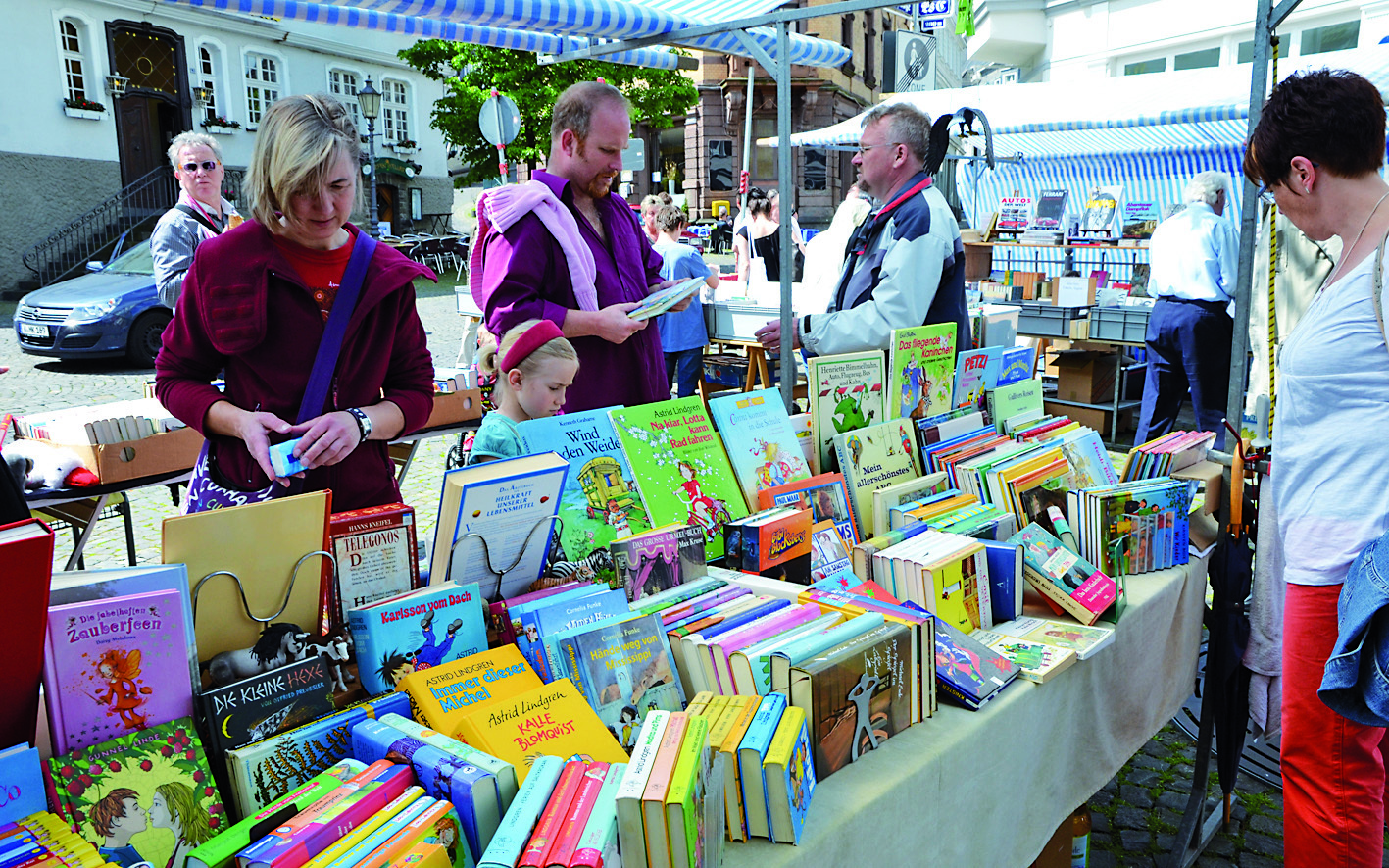 Gestöbert werden konnte beim Büchermarkt in der historischen Altstadt.