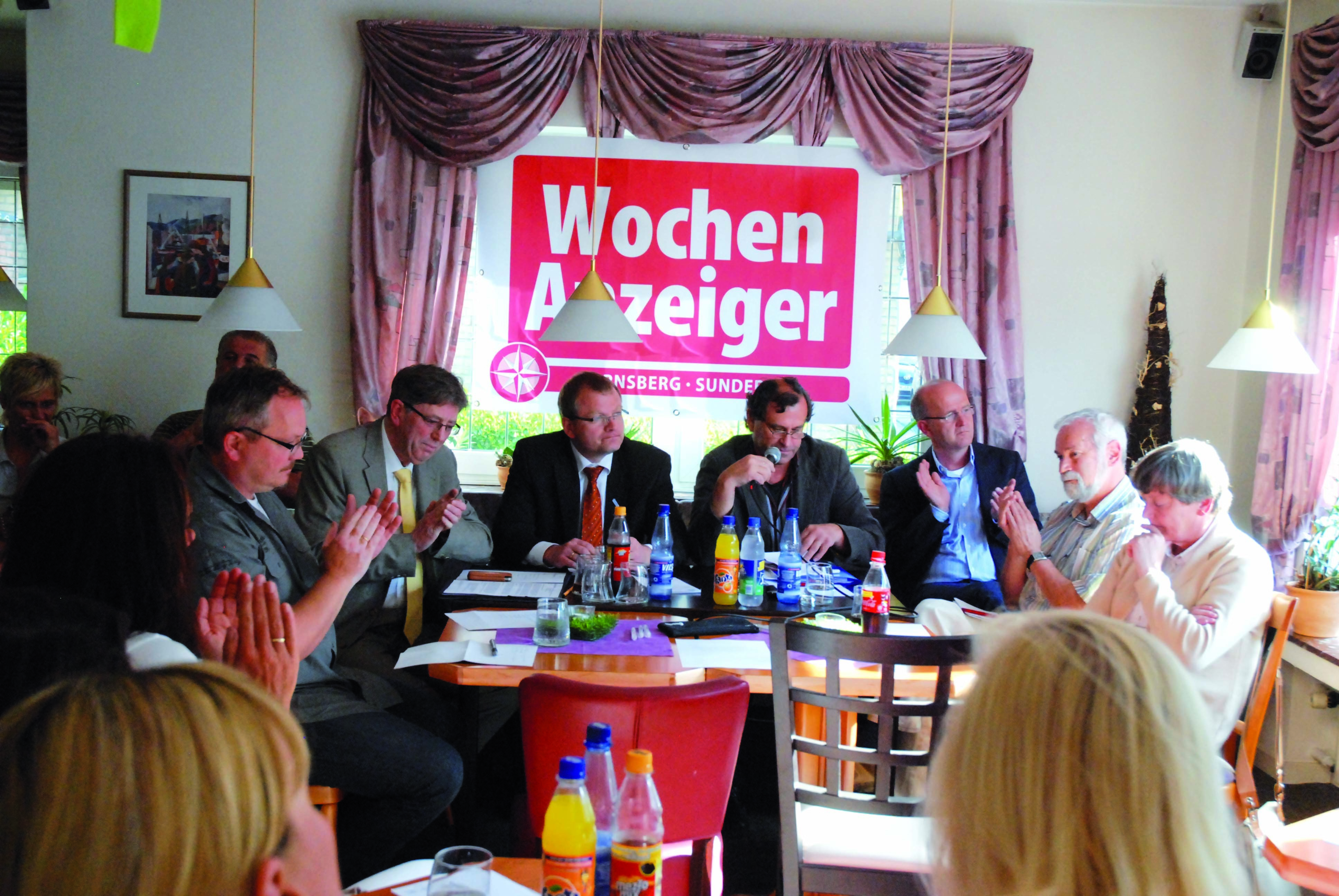 Kontrovers wurde beim 1. WA Talk im Café der Bäckerei Junker diskutiert.