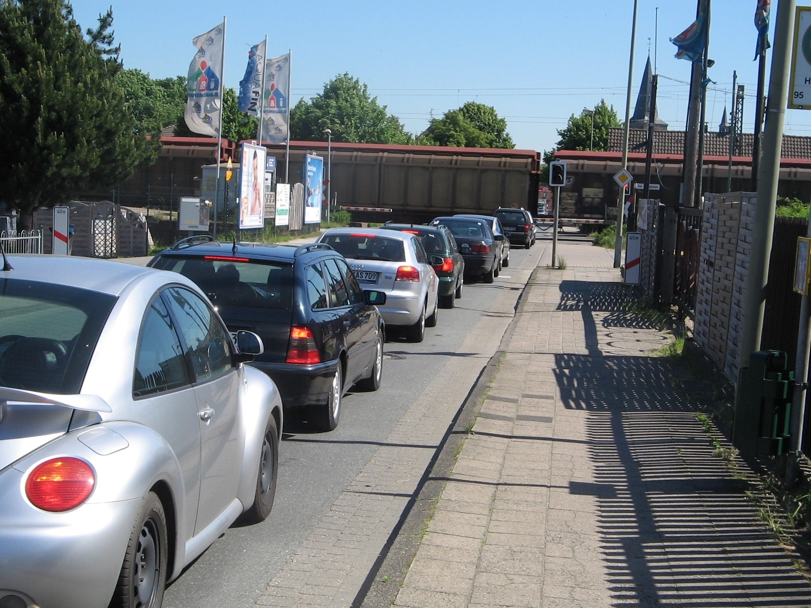 Das Land übernimmt die Kosten für die Beseitigung der Bahnübergänge.