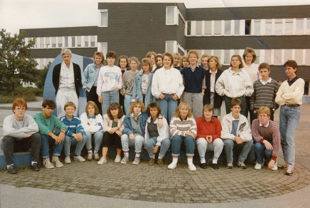 23 Jahre vor dem Stufentreffen: Klasse 10a, von der fast alle 1992 das Abitur gemacht haben. Damaliger Klassenlehrer: Volker Oestreicher