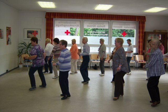 Seniorentanz bedeutet Spaß an der Musik und der Bewegung in der Gruppe