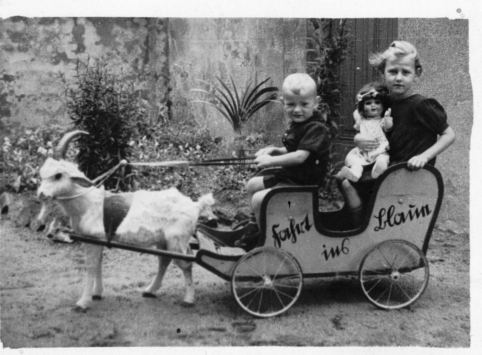 1943 - Meine Mama und mein Onkel