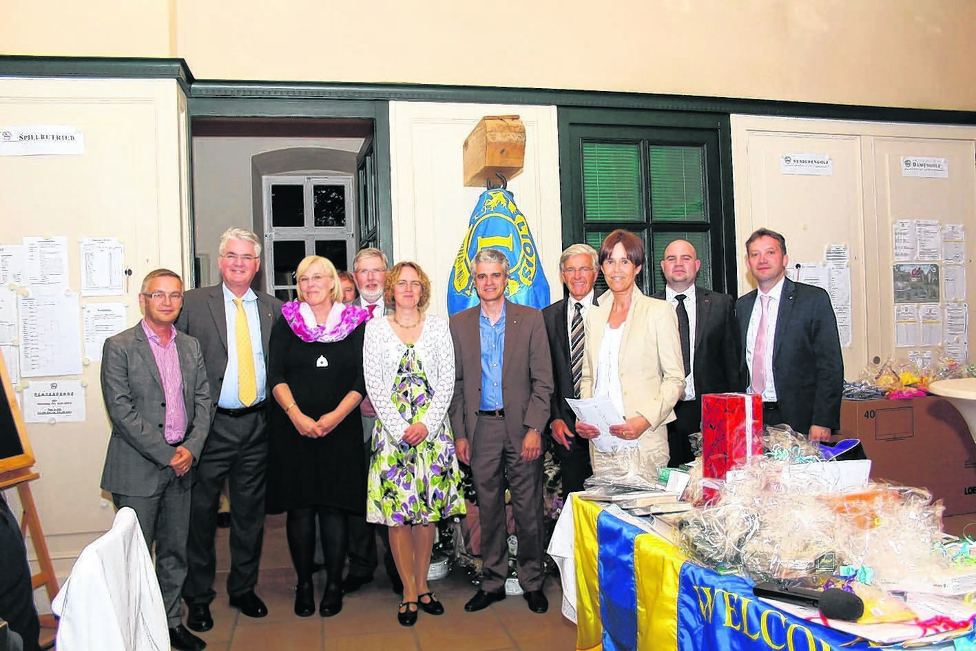 Hans-Heinrich Beilharz und Robert Bosch konnten als Geschäftsführer der „Alten Schmiede“ 20.000 Euro aus dem Erlös des Benefiz-Golfturniers des Lions Clubs Essen-Ruhr entgegennehmen.